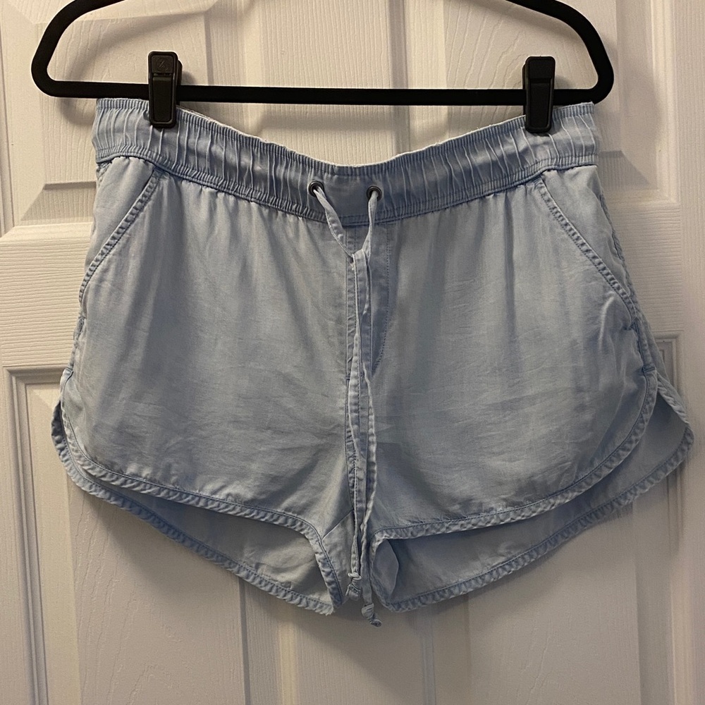 Chambray Elastic waist Shorts in Light Blue